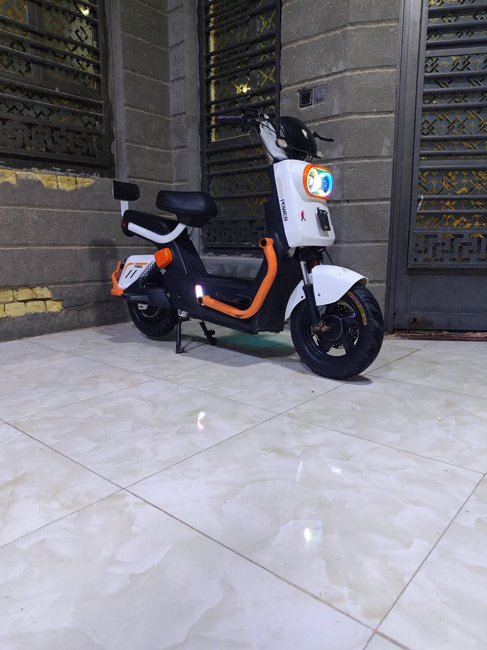 دراجه شحن فول نظافه خمسه بطاريه السعر 300 وبيه مجال ***********
