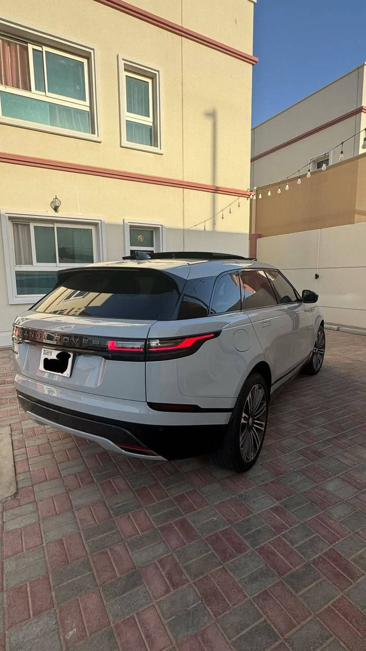 رنج روفر فيلار SE Dynamic
2025
وارد أمريكا 
SALYL2FU4SA803478
اكمل وصف 
بمحرك 6 أسطوانات سعة 3.0 لتر هجين خفيف (Mild Hybrid) بقوة 400 حصان (P400)، مع تصميم رياضي فاخر
 مع اللون الجميل  Ice Blue / Sky Blue Grey 
 مقاعد جلد Windsor بـ 20 وضعية، وشاشات متطورة. تتميز بلمسات نحاسية، أداء قوي وعصري. 
الطراز: P400 SE Dynamic (3.0L L6 MHEV).
القوة: 400 حصان.
نظام الدفع: دفع رباعي.
عجلات مقاس 22 R بوصة بتشطيب رمادي داكن.
اطارات Pirelli 265/40/106Y سرعة 300كم/س
يتحمل كل إطار وزن 950كغ
مصابيح LED رقمية.
موجوده في العين 
مطلوب 215  الف درهم
0551500105
واتس واتصال 
0️⃣5️⃣5️⃣1️⃣5️⃣0️⃣0️⃣1️⃣0️⃣5️⃣


**إذا كنت صاحب هذا الإعلان وتريد حذفه لأي سبب، رجاءا أرسل رسالة إلى الدعم الفني**