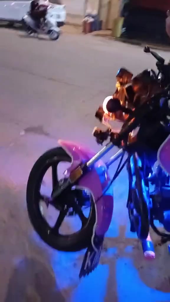 سلام عليكم 
دايون ميدل ٢٣ للبيع او مراوس رقم وسنويه نجف الدراجه بعدها على وضع الشركه برغي ما مفتوح بيها رايدلها ترتيبات بسيطه الوحات بعدهن بلمرور الدراجه صار فوك الشهر من اخذتها ما مشتغله دلفري هواي الدراجه ابيعها على وضعها هيه وغراضها بس الصندوك اشلعه السعر ٢٥٠٠ وبيها مجال او مراوس ب٢٥ 
للستفسار اكثر 
***********

