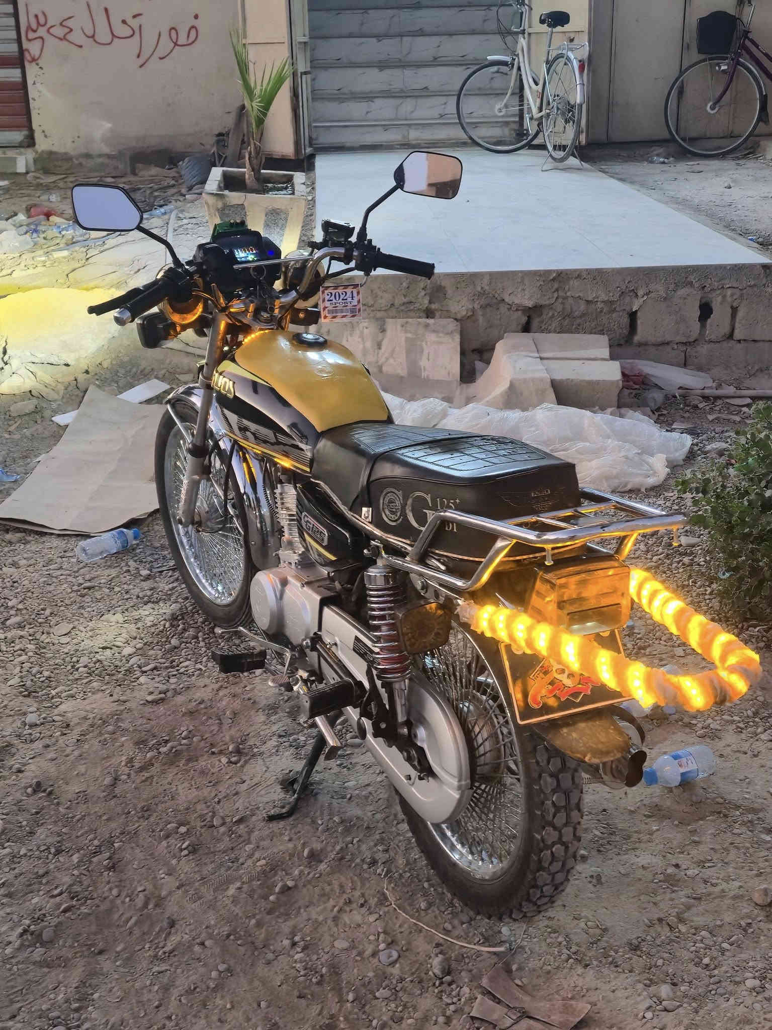 تايكر 24  باب اول وزن ثقيل صالنصه رياضي كهربائيات كلها كامله شلعه ومعدل شرط وما مفتوح شرط 600 قفل
*********** بيع فقط بدون مراوس
