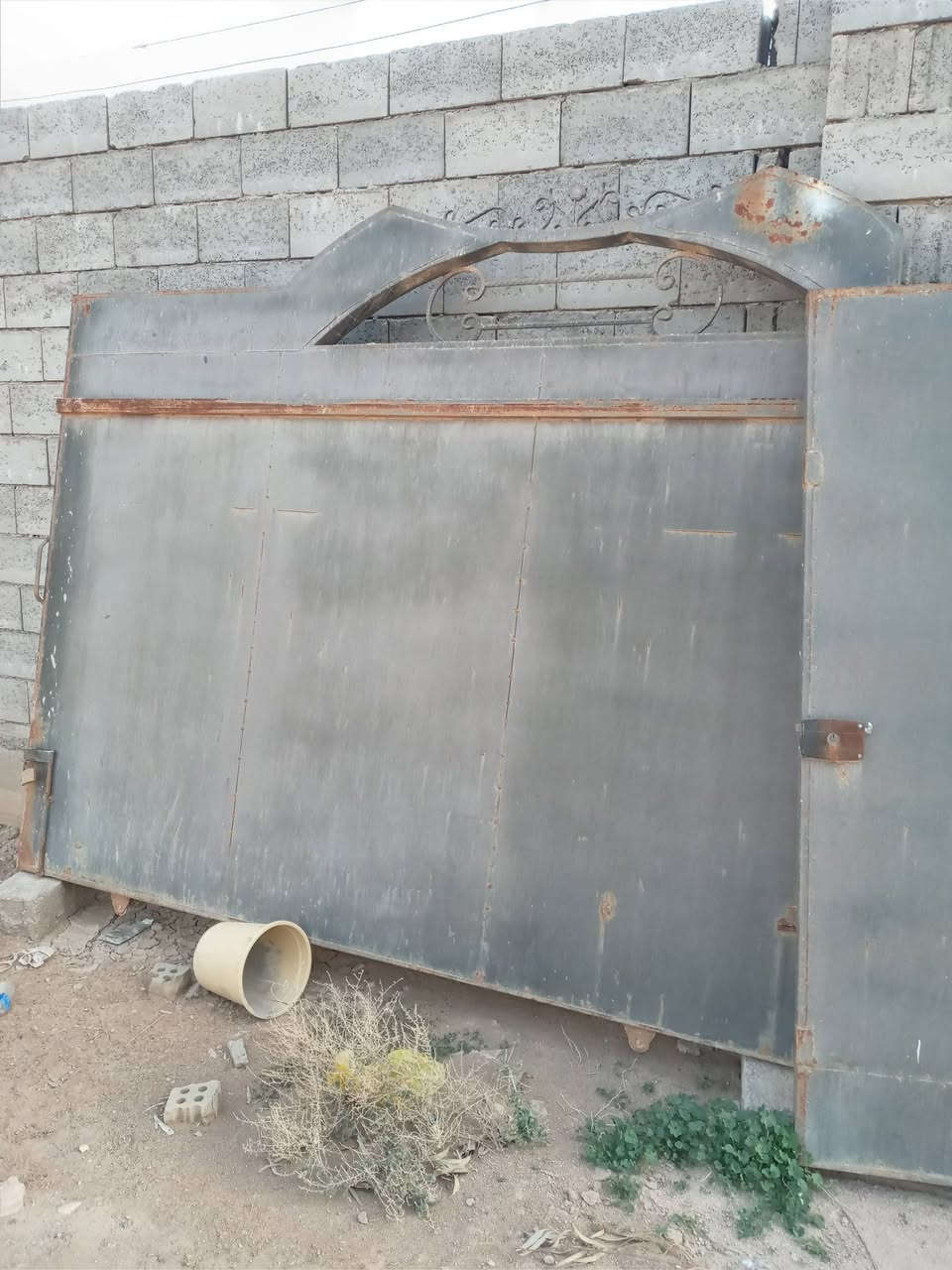 باب سلايد قياسات السلايد عرض ٢٨٠وارتفاع ٢١٠ والباب عرض ٩٠ وارتفاع ٢١٠ السعر ١٥٠  المضيق ***********
