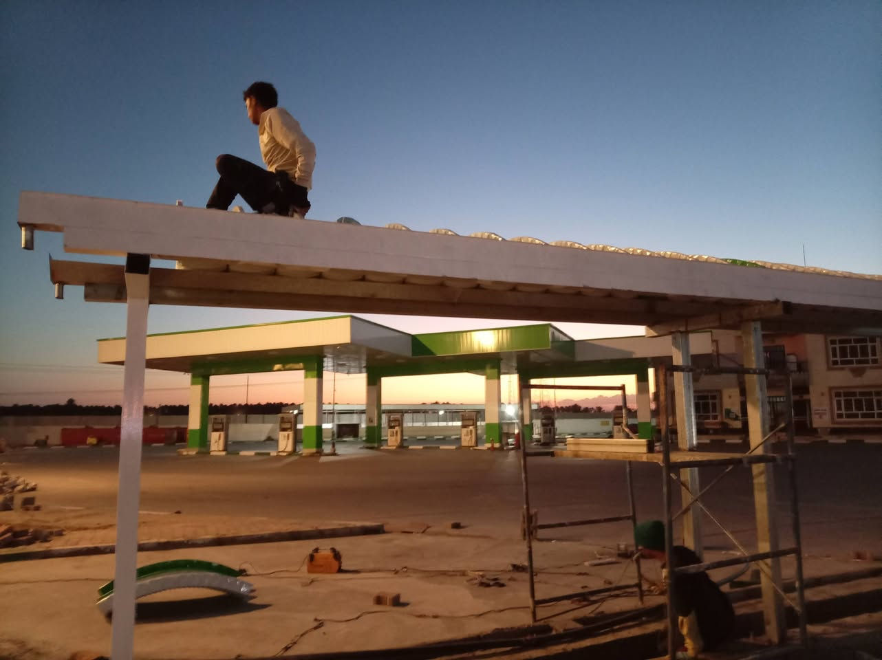 تم بعون الله عمل سقيفه في منطقة اليوسفية ونشكر كادر مكتب الصادق اللسقائف كي سبان سعر المتر 23الف***********
