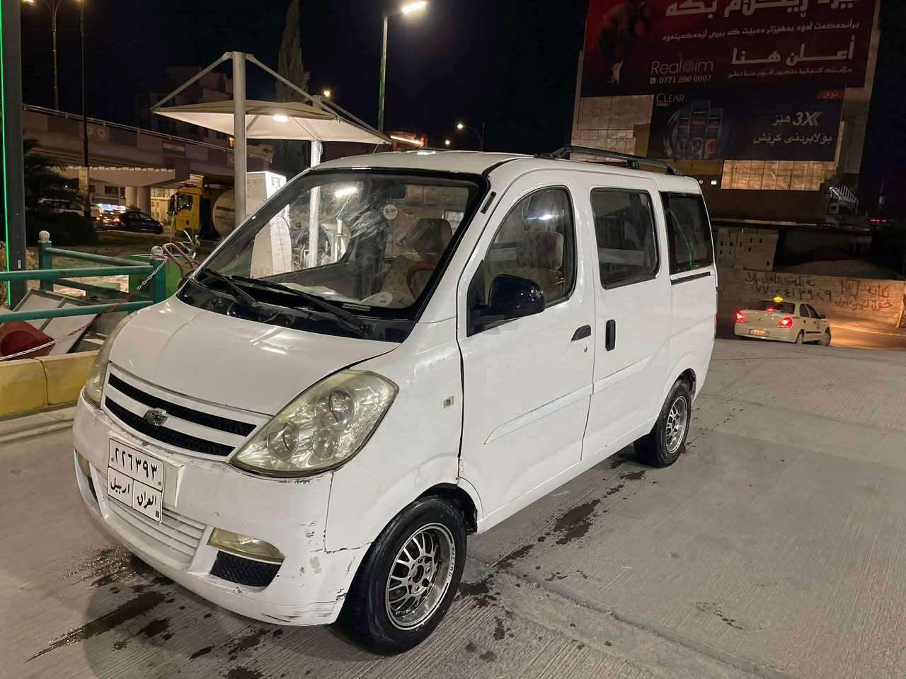 ميني پاس شوفرليت N200
موديل ٢٠١٠ 
سيا ره كه ليدراوي بيش و دواي نيه ته نها چه ن قوپاويه كي بچوك و جوار تا يه ي لوك له ژيري و گير و مه كينه به شه رت و نه صه وتي تيا يه و نه بوخاري هه يه و نه دوكه لي هه يه و بيش و دوا تا زه دا گيراوه و سنو ي به سه ر چوه و ته حويل و غه رامه به شه رت.
سعري ٣٥$
*********** السليمانية, العراق
