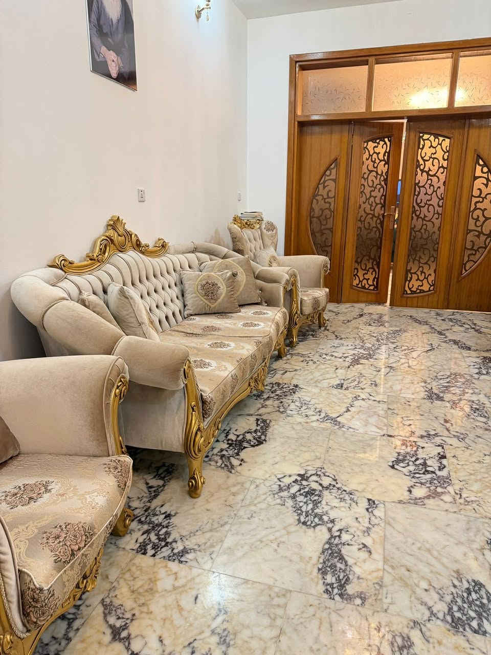 تخم ملكي ١٠ مقاعد تركي خشب زان 
اشتريته ب٢٢ ورقه واريد ابيعه مليون و٤٠٠ وبي مجال ويا طبلة خشب ثقيله جدا


**إذا كنت صاحب هذا الإعلان وتريد حذفه لأي سبب، رجاءا أرسل رسالة إلى الدعم الفني**