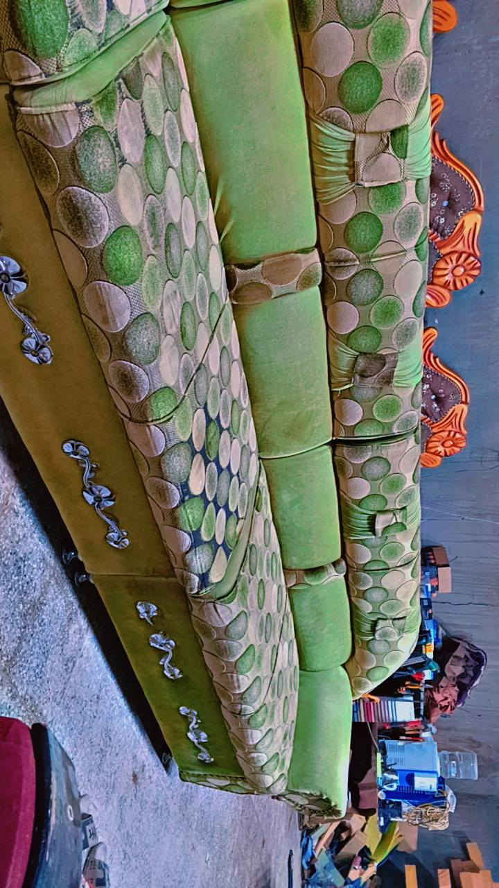 ديوان 12 مقعد تسكام نظيف كلش تسكام سعر 275 الف توصيل داخل النجف موجود ***********
