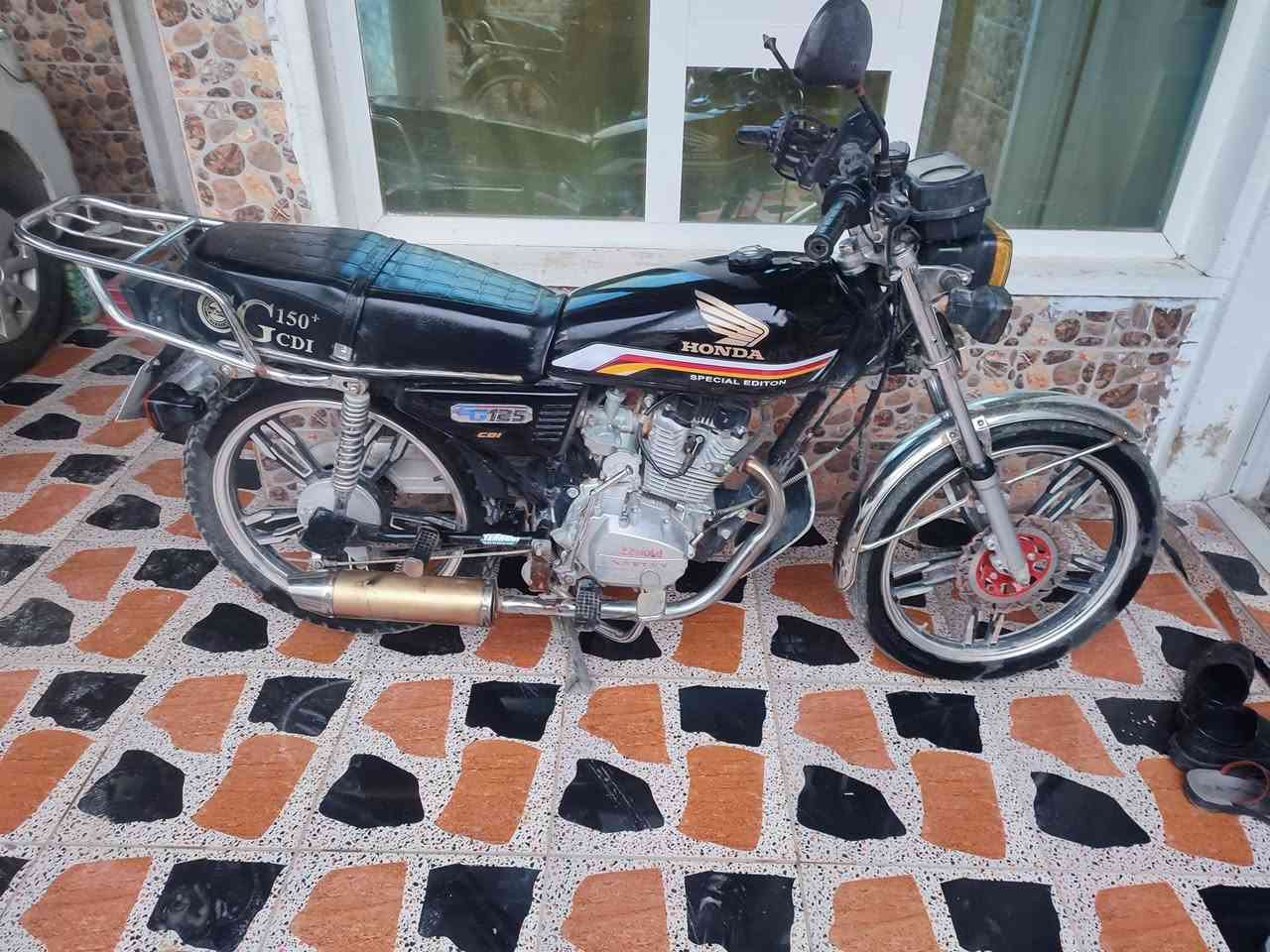 السلام عليكم ماطور سافين موديل 2023 محرك كبس كير 5 منافيس موجود كهربائيات شغال تواير جديد  كزوز رياضي ما تصرف عليه ربع الموه شراي لا يعلق السعر 395 مجال حق الجيه بس واتساب ***********
