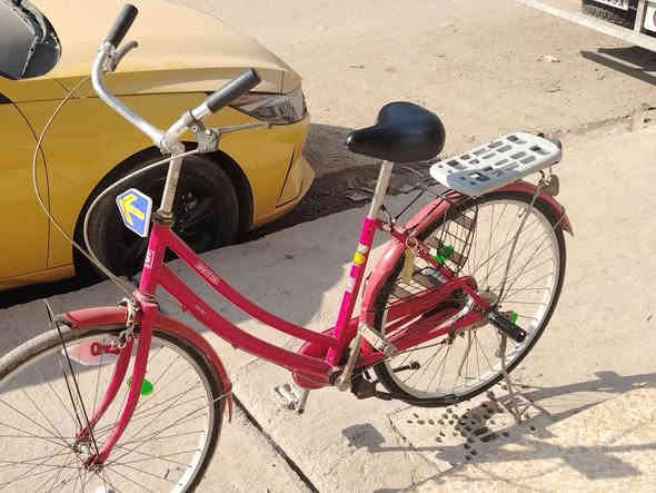 السلام عليكم بايسكل نضيف بناتي حجم 26 هوة وجمبزتة واكو غراض بعد مالاتة مال جمبزة السعر 129وبي مجال 
المكان بغداد الأمين الثانية 
الرقم واتساب فقط ***********
