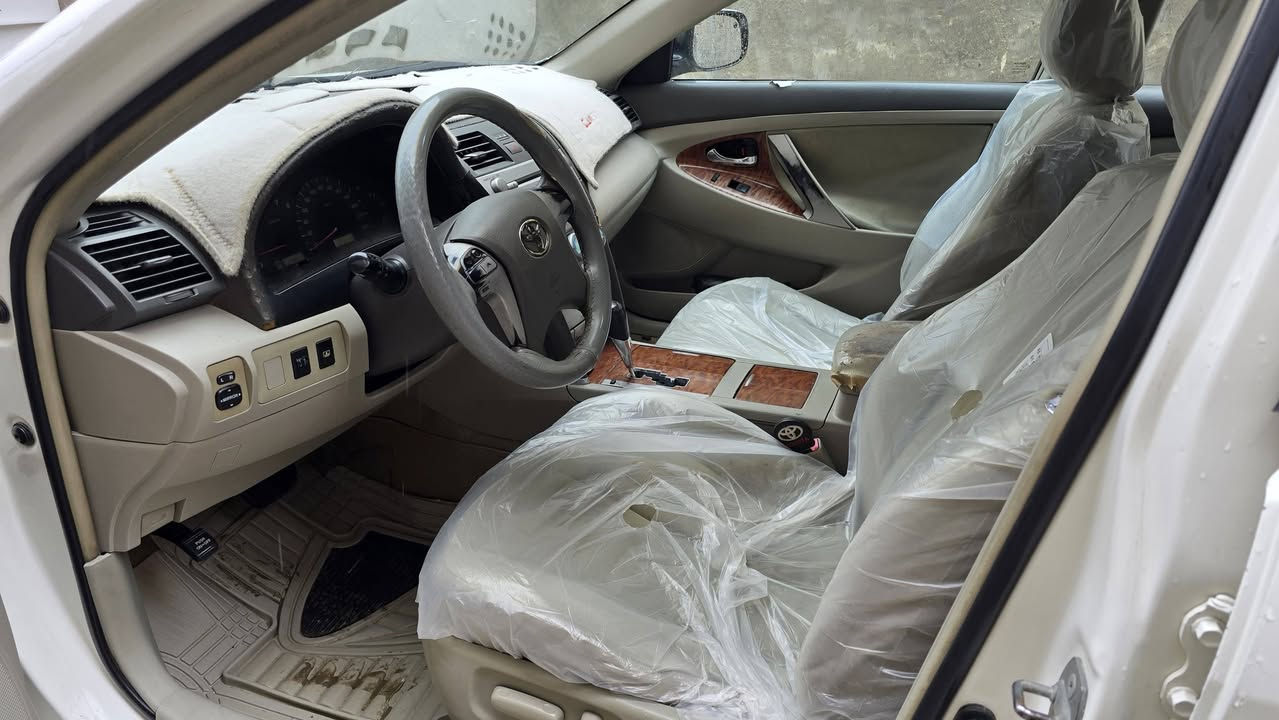 السلام عليكم
كامري للبيع خليجي أعلى فئه
GLX
 موديل 2008 فول مواصفات
تبريد قطعتين 
كروس سرعه
فتحه سقف 
برده خلفيه
كير حاويه جديد 
مكينه حاويه جديد
تايرات جديده  
رقم بابل باسمي 
***********
بيها قطعتين صبغ
لاتبخر ولا تنقص
السعر 86
