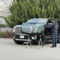 تبديل زجاج سيارة • زجاج أصلي • خدمة متنقلة