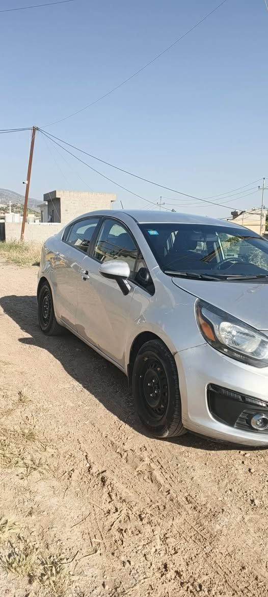 للبيع للبيع
كيا ريو
موديل 2017 سيارة نضيفة مال بيت
مكفولة من الضربة ومن الصبغ سيارة 
نشطة تدفئة تبريد كلة شغال
 مكينة GDI 1600 كير عادي
بيها خشوط بل باب الخلفي بسيطات
 السعر المطلوب بل سيارة 75 وقابل للتفاوض
عنوان السيارة الديوانية رقم الهاتف ***********
