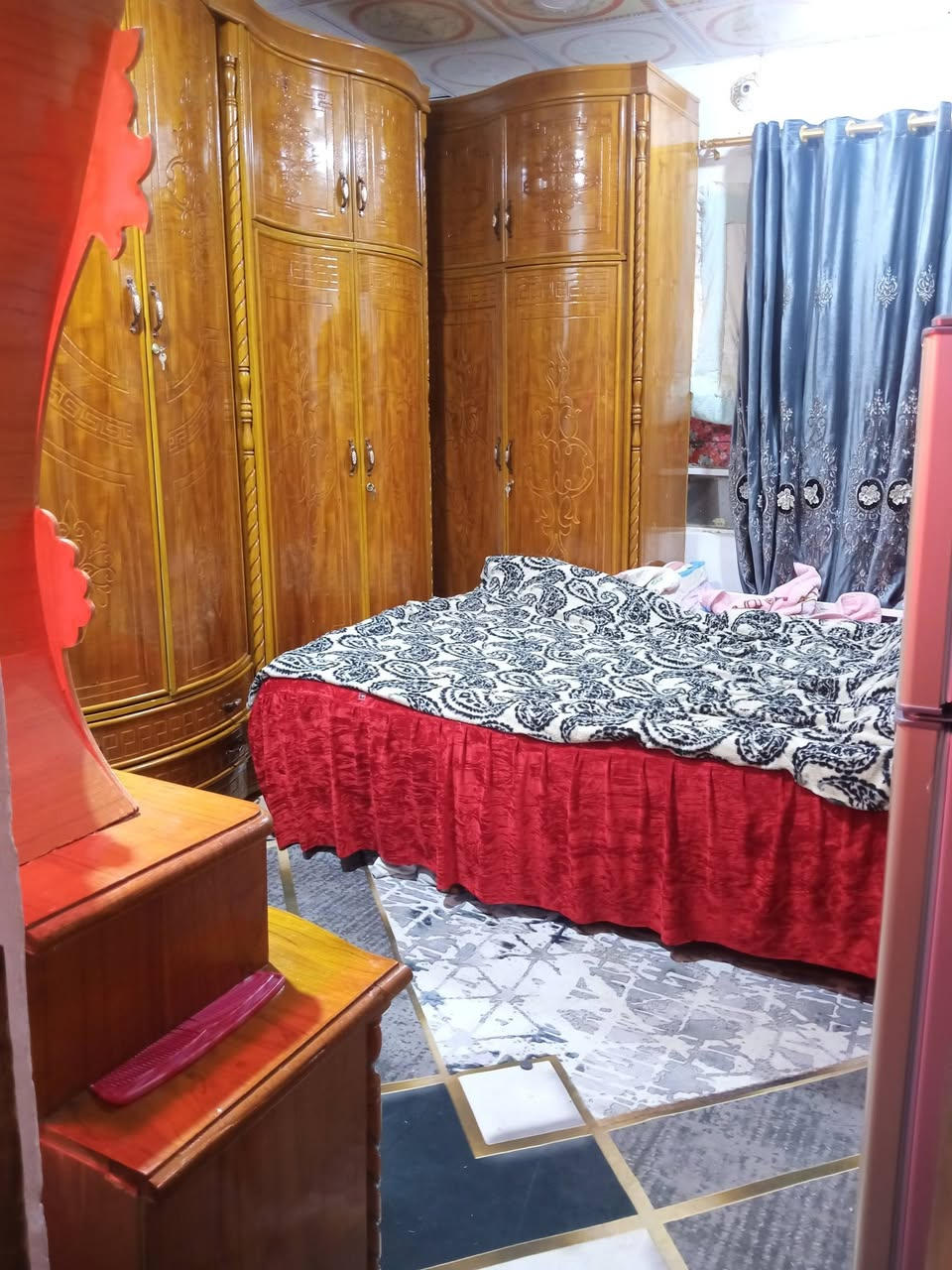 السلام عليكم بيت للبيع في علوة الفحل مساحه 215متر يحتوي على 3غرف وصاله كبيرة واستقبال ومطبخ وصحيات داخليه و خارجيه ومكشوفات ثنين السقف شيلمان. الاساس تچعيب السعر 38مع المجال للتواصل***********..
