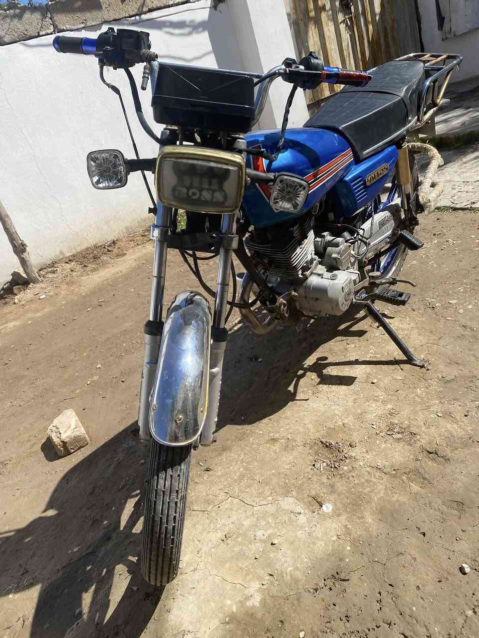 دراجه سيفان ٢١ للبيع كامله مكمله سلف هندر شغال تاير خلفي جديد اشاير ولايت وبك لايت كله حديث جديد شلعه معدل فول  بيها شويه نقوصات مثل اشاره خلفيه وحده  وصفاحيه وبريك امامي بس والباقي كله كامل مكاني بعقوبه ***********
