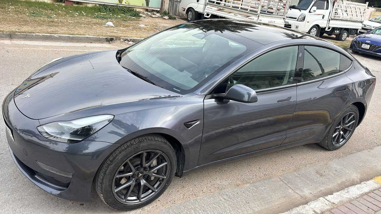 تسلا مودل 3 ستاندر 2023
مواصفاتها معروفة 
حادثها جاملغ سايق بارد
وبيها بارد قليل جاملغ خلفي
السيارة مفعل نطام فول سيلف درايف(القيادة الذاتية)
السيارة بطارية وماطور مكفول 
السعر 165 وبي مجال بسيط
مكان السيارة بغداد زيونة/شارع فلسطين
***********
***********

