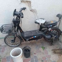 بايسكل شحن عدد 2 للبيع نضيف مستخدم قليل نقص بطارية سعرهن 200وبيهن مجال...