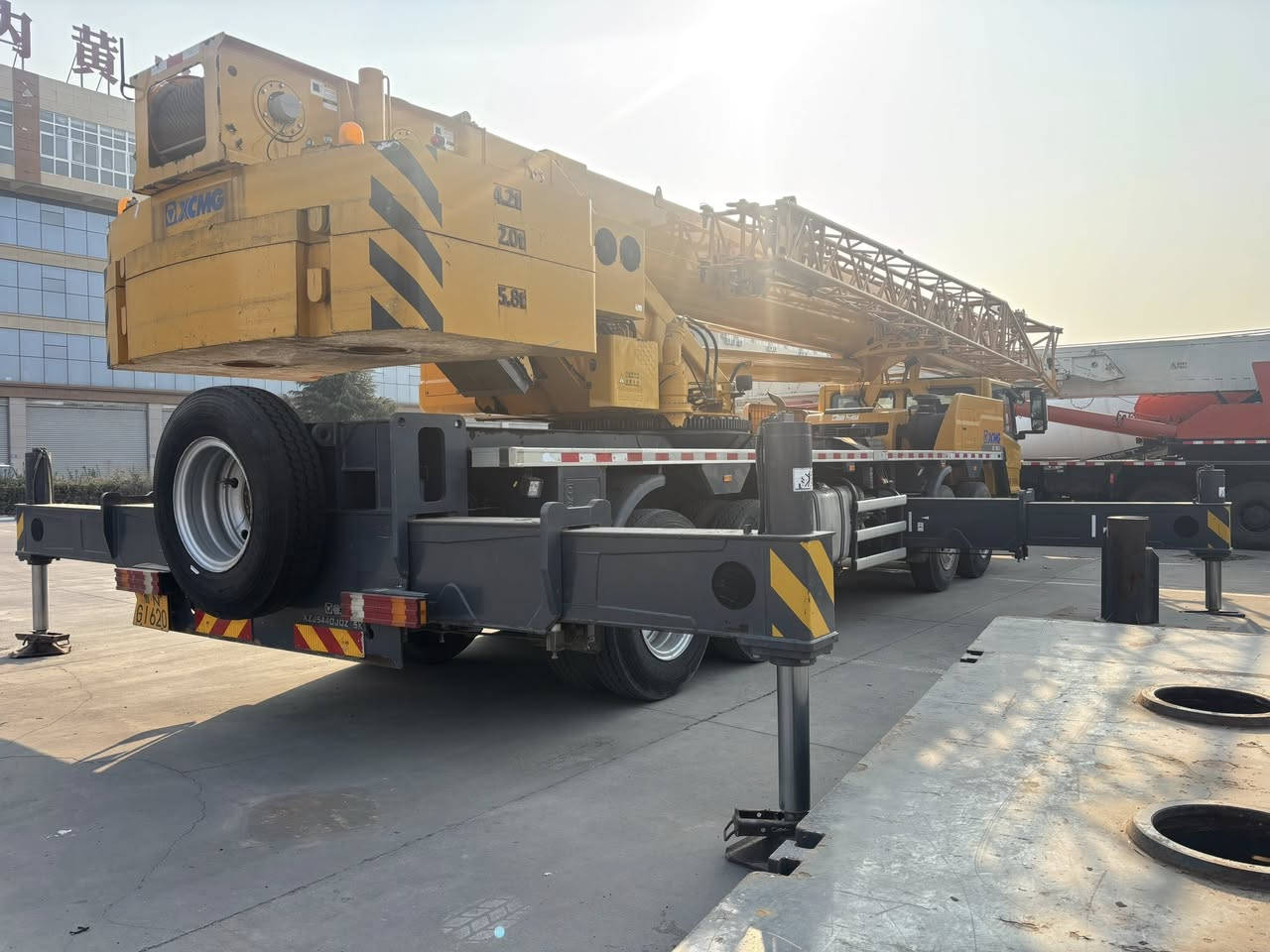 XCMG QY55K5C-1 Truck Crane
For sale: XCMG QY55K5C-1 truck crane, main boom 46.5 meters, counterweight 12 tons. 
Worked for 3,700 hours. 1200R24 tires. 70-ton class chassis. 
Contact number: 86 13526170326 (Yang)
WhatsApp:+86 13526170326


**إذا كنت صاحب هذا الإعلان وتريد حذفه لأي سبب، رجاءا أرسل رسالة إلى الدعم الفني**
