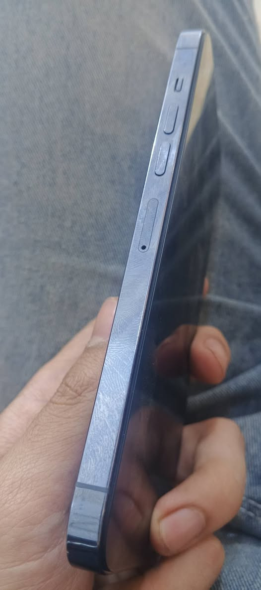 📱 للبيع iPhone 13 Pro Max - 128GB

الجهاز شغال طبيعي واستخدام يومي، سيم كارت واحد .الاتصال والشبكات طبيعي، ووايفاي 5G يشتغل بدون مشاكل.

الملاحظات/العيوب:

زر الباور عطلان

الشاشة مبدلة

البطارية مبدلة

وايفاي 2.4G نطاقه ضعيف (لازم تكون قريب من الراوتر)، أما 5G طبيعي

✅ الكامرات شغالة✅ الأداء طبيعي✅ الشبكة والاتصال طبيعي✅ Face ID شغال

للبيع او المراوس المكان: بغداد الامين الثانيه


**إذا كنت صاحب هذا الإعلان وتريد حذفه لأي سبب، رجاءا أرسل رسالة إلى الدعم الفني**