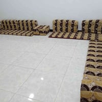 جلسة للبيع • ٧ منادر كبار • ١٤ مسند ظهر