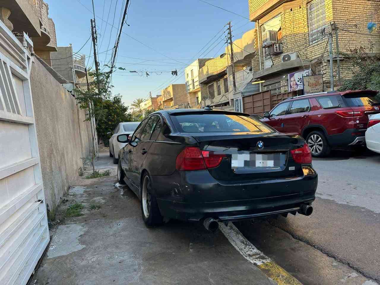 السلام عليكم 
BMW E90 328I 2011
المواصفات: 

مكينة N52 المرغوبة 
السيارة بيها اربع قطع صبغ احسبلكياها حزام حته ما اتعبك
شاشة
تحكم ستيرن 
مري قلاب عند الرجوع 
كروس سرعة 
جام اوتو
كشنات جلد كشنات أمامية كهرباء ميموري كشن سايق
قطعتين تبريد
تبريد بيانو
لدات امامي LED

السيارة كير ومكينة صافيات بس مرات بيها تاخير بالتشغيل شغلتها بسيطة بس ماعندي وكت اسويها السيارة عليها قاعدة فيتبم جديدة فلتر جديد بلكات جديد بور ستيرن جديد تايرات السيارة جديدة سنوية لحد 2028 الهزة جديدة بعدها تسقط بال8 رقم بغداد الإنكليزي الجديد  
السعر 98 وبيها مجال بسيط 
*********** وتساب متواجد العنوان بغداد الغزالية
