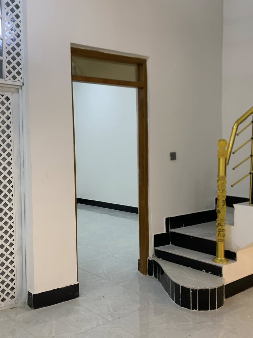 السلام عليكم بيت مساحه 200 جاهز للأخير بناء بلوك صب كونكريت الناصريه منطقه سبل ثانيه السعر ٦٢ وبي مجال ***********
