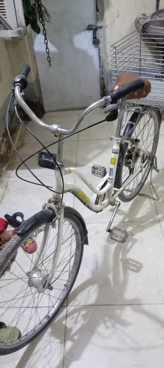 للبيع السعر ٧٥ مال حاوية الحجم ٢٦ كامل ما ناقصه شي للاتصال *********** بيه واتساب
