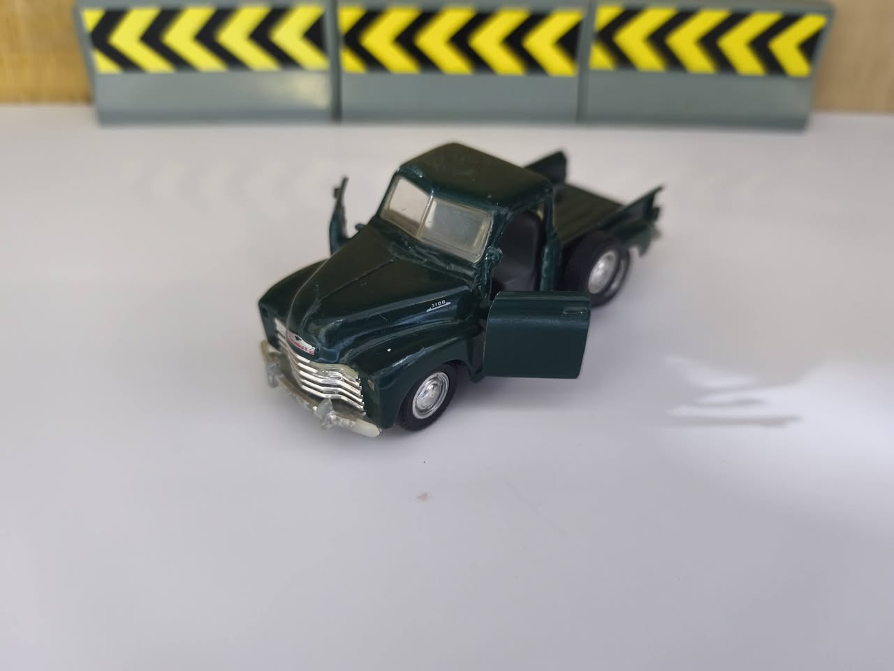 السلام عليكم .
للبيع سيارة نوع شيفر ليت موديل 1935 حجم 30  . 

سعر القطعة 5000 دينار فقط يتوفر توصيل .


**إذا كنت صاحب هذا الإعلان وتريد حذفه لأي سبب، رجاءا أرسل رسالة إلى الدعم الفني**