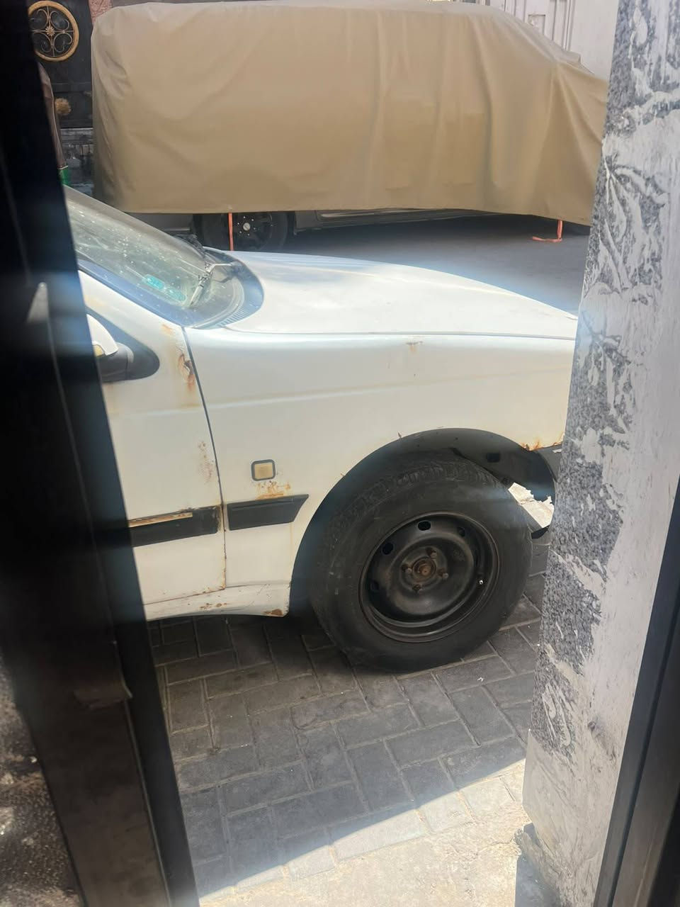 بيجو 405 موديل 2014
سنوية النهاية 2027 تنتهي بأسمي 
المسجل شاشة 
تبريد خير من الله 
بطارية جديدة ، حدادية جديدة من الطول لطول ماصالها 3 اشهر من شادها تايرات جدد سيارة من الدوام للبيت ما متعوبه سيارة حلوه مال جناي 
كاور جديد شادلها خياسات بسيطه بيها 
سعرها 37 وبيها مجال بسيط 
العنوان البصرة / رقم الهاتف *********** البصرة, العراق
