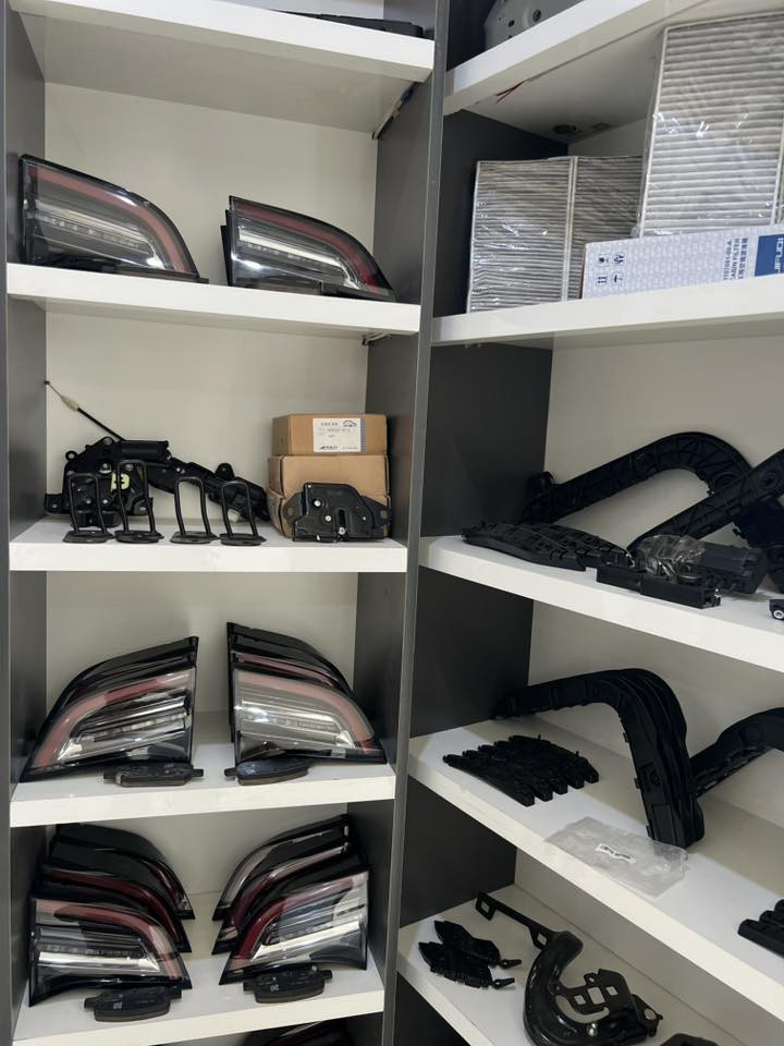 السلام عليكم 
تتوفر كل قطع غيار TESLA بجميع انواعها 3/y/s/x 
لدى شركة Evparts.iq انسب الاسعار تلگوه يمنا
كل ماعليك تتواصل ويه موضفينا وخلي الباقي علينا😉 
ارقام خدمة الزبائن :
📞 ***********
***********
***********
