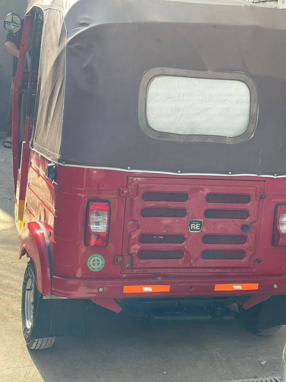 السلام عليكم 18 خير من الله معمره ومصبوغه عام التكتك بعد احلى من الصور السعر 6200 وبيها مجال مكاني بغداد الامين الثانيه ***********
