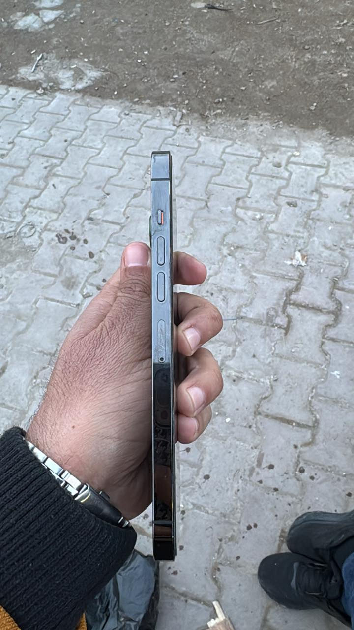 ايفون ١٣ برو ماكس ذاكر ١٠٠٠   تيره بطاريه ٩٦ جهاز نضيف ما مفتوح٧٥٠ بي مجال  مدينه الصدر ***********
