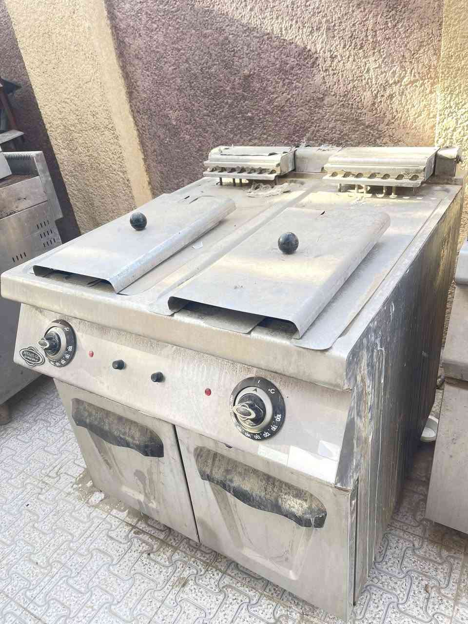 السلام عليكم عندي غراض مطعم للبيع مذكوره الاسعار كل حاجه مكاني بعقوبة ***********
