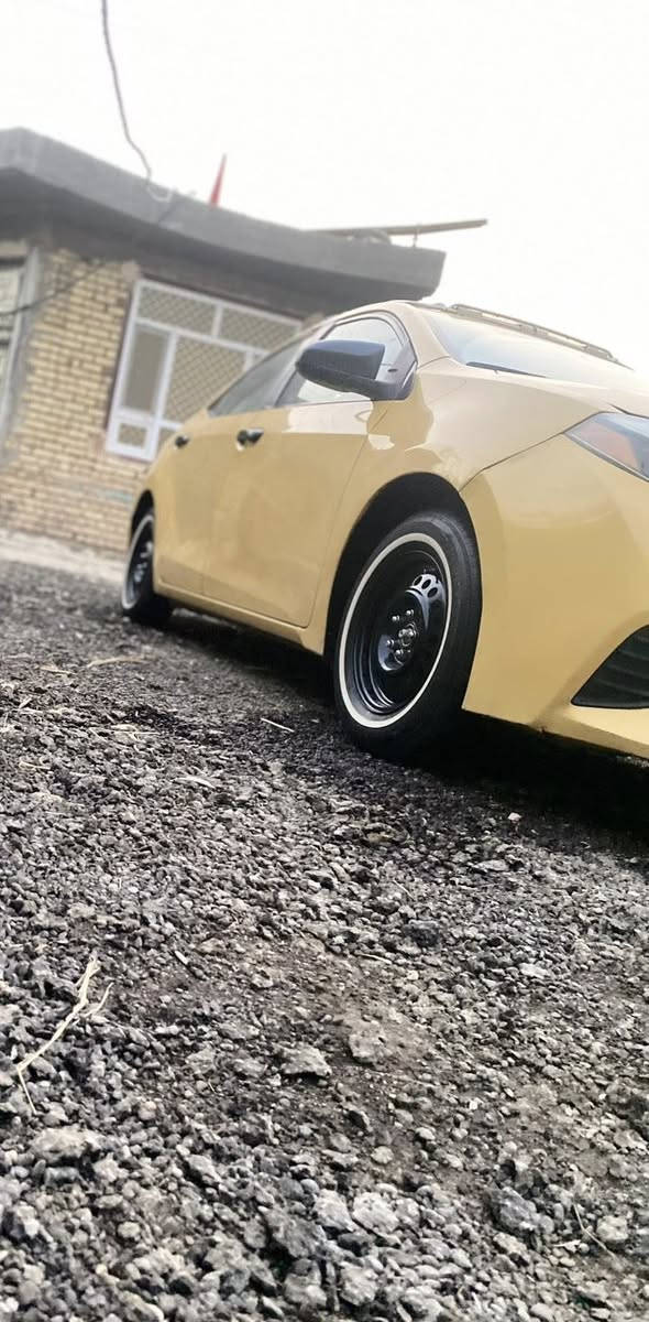 السلام عليكم 
كورلا 2015 رقم بغداد أنكليزي
مصفره هيئه وغرامات 
سياره جاهزه كل نقص مابيه 
حادث جاملغ خلفي بدون دواخل 
مكينه قبل شهرين بدلته مال 19
كير ادامه كامله مسويله 
تخم تاير تحويره وياهه مافتحه 
تدفئه تبريد شغال 
ويبقه شوف العين تجي وشوف 
مكان السياره كربلاء 
***********
السعر 128وبيه مجال
