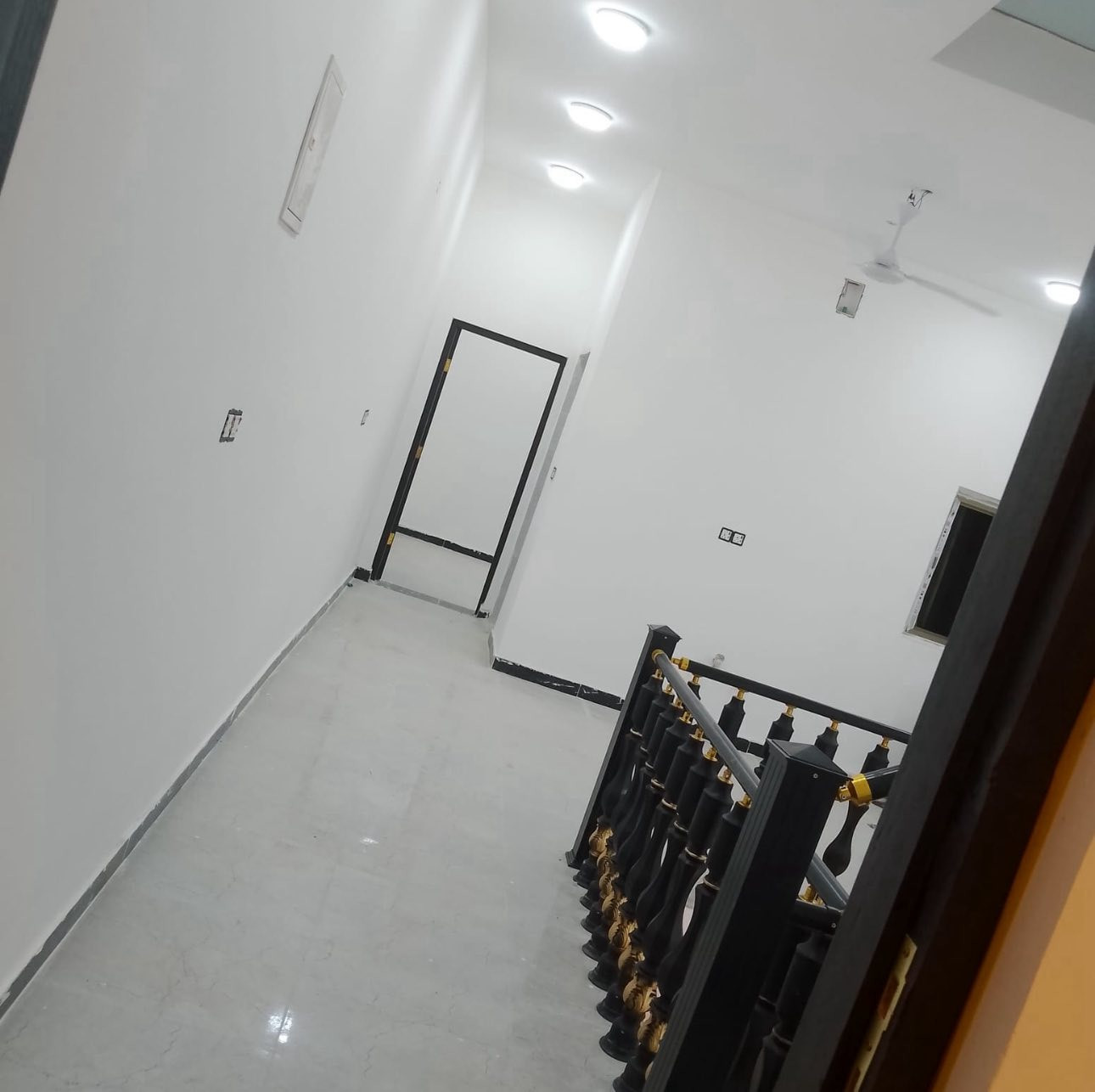 دار سكن للبيع في ياسين خريبط مساحه ١٠٠ متر الزون الاول ٥*٢٠ يحتوي غرفه واستقبال وصاله ومطبخ وصحيات  الطابق الثاني غرفتين وصاله وصحيات السعر ٢٦٠ مع المجال بناء ٢٠٢٦ بعده مامسكون للاستفسار او الاعلان عن عقاراتكم يرجئ مراسلتنا على الارقام التاليه 
***********
***********
عنوان المكتب ياسين خريبط قرب سما سنتر بالبدايه مقابل قاعه رومانتك عقارات البرهان
