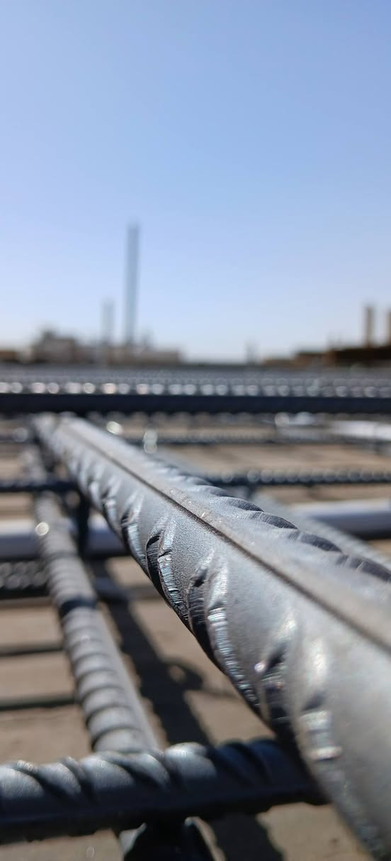 مكتب العبيدي للعقارات والبناء   🧱 للمقاولات 🏗 

👷مستعدون لبناء هيكل 🧱 الدار 🏠 مواد مع عمل👷
سعر💷  المتر المربع من كل طابق مواد مع عمل 👈👈وحسب المواصفات المطلوبة وحسب مساحة البناء 👇👇
1️⃣_ طابوق جمهوري الاصفر درجه اولى ب 190 الف للمتر 
2️⃣_ طابوق احمر الهلال 🌙 سعر المتر ب 250 الف للمتر 
هذا 👇👇العمل على سعر المتر المربع الواحد وتكون ذرعه سقف 

نعمل ب النقد والاقساط 

مواصفات المواد والعمل :
🔴 هيكل درجة اولى 
🔴 مواد وعمل درجة اولى  
🔴 حفر الارض إلى المستوى المطلوب في العمل 
🔴 فرش طبقة من الجلمود الخشن 
 فرش طبقة من السبيس  مع الرش والحدل فوق الجلمود 
 علما أن الحدل على شكل طبقات حتى تحقق الصلابه المطلوبه 
🔴 مكافحة حشرة الأرضة عبر رش 🚿 الكلوريدين 🐛 
🔴 فرش طبقة حماية من النايلون الزراعي السميك من أجل الحفاظ على المونه الاسمنتيه 
🔴 نوع الاساس: يكون على حسب الحاجه وعلى نوع الاختيار من قبل صاحب البيت 
أساس شريطي عرض ٦٠سم وارتفاع ٤٠ أو رفت ارتفاع ٤٠ سم 

🔴 نوع الكونكريت : يكون على حسب الاتفاق أما صب مركزي (بم ) أو خباطه موقعيه ( صب موقعي )
 مركزي من شركة ماس 💎 النهرين C30
 نوع حديد التسليح: ماس او FF شمال ( صنع في العراق ) او سابك السعودي 🇸🇦 أو تركي ويكون على حسب الاختيار والاتفاق
🔴 نوع تاسيس شبكة المجاري :أمل الشريف المصري أو الااسيون الألماني أو سمارت هوم 
 🔴 نوع الحصى _ مكسر 
🔴 نوع الرمل _ مغسول ( من معامل البو مطيران )
🔴 نوع السمنت: ماس 💎 الشمال مقاوم للأملاح 
🔴 عمل بادلو ارتفاع 15 سم لمنع صعود الرطوبة 💦 

🔴 نوع الطابوك: الأصفر العنكوش أو سومر أو الياس أو حسب اختيار صاحب البيت 🏭 والأحمر 🧱 الهلال 🌙 
 طريقة ربط البناء: ربط ألماني + ربط انكليزي 🧱 
🔴 ارتفاع البناء 3.5 متر 🏠 
🔴 طريقة تسليح السقف: طريقة حصيرتين درز ويكون النشر حسب المخطط 
 تاسيس شبكة الانارة السقفية نوع بوري اردني 🧵 ⚡️ 💡أو جكشن سميك إن كان النشر سيمنز  
 صب السقوف سمك 20 سم مع عمل جسور ارتفاع 30 سم
🔴 تاسيس انابيب السبالت والكاميرات والستلايت والصاروخيات ونوازل تصريف المجاري ومياه الامطار 🌧️ 
🔴 تدقيق ومتابعه العمل مع رش البناء اول باول 
🔴 تنظيف 🧹 الهيكل من مخلفات العمل وتسليمه لصاحب البيت علما أن الهيكل درجه اولى وشامل لشبكه المجاري 🔐 

🔴  للاستفسار يرجى الاتصال على الأرقام التالية :
*********** متوفر للاتصال و متوفر واتس اب 

*********** متوفر للاتصال و متوفر واتس اب

*********** 

عنوان مكتبنا فلوجه
