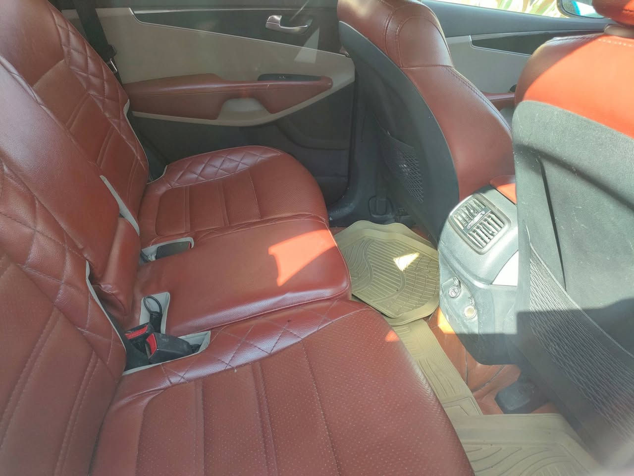 السلام عليكم كيا سورنتو موديل ٢٠١٩ خليجي ماشيه ١٦٠ رقم بصره بسمنه مشروع وطني رقم نكليزي لسياره جاهزه كير محرك كفاله تخم تاير حداديه تبريد  سبعه راكب محرك6 سلندر جاهزه على اخر حبايه واحلى من لصور بيها جاملغ  لامامي ولباب طخه ستوته   بارد قليل  سعرها ٢٣٨ وبيها مجال للشراي مكاني العماره حي القاهره  للاستفسار على هاذ لرقم بي واتساب ***********
