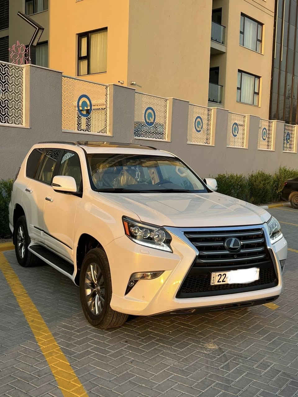 برادو لكزز موديل 2015  باب اول
رقم اربيل الجديد 
مكفوله كفاله عامه من الصبغ والتبديل والبارد 
 سيارة داخل ابيض اوف وايت
مواصفات 
جكات تصعد وتنزل السياره
شاشات 3 بلاديات
رادار امامي + جانبي
كشنات حار + بارد + ثنين كراسي كهرباء
كشن سايق خزن مموري
اربع كامرات 360 درجة 
ستيرن كهرباء خزن + ستيرن تدفىء
اتو بارك تصفط وحدهي
13 سماعة + دمام 
كشنات خلفية كهرباء 
تشغيل عن بعد 
فتحة بل سقف
بصمات اثنين  
اعلى مواصفات بل لكزز فول للاخير 1/1
السعر (347) وبيهة مجال للشراي 
مكاني بغداد الكرخ 
رقمي ***********
