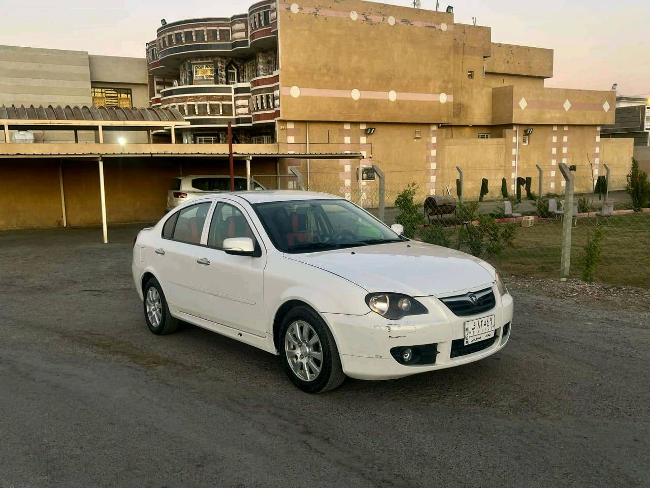 بغدادسلام عليكم ورحمه الله وبركاته .
سياره براتون برسونه .
موديل ٢٠١٣ .
اللون ابيض .
المحرك ١٦٠٠ سبورت .
رقم بغداد  مشروع وطني  صالح لغايه ٢٠٢٦
مري جوانب لد .
سياره بلاديه مابيها ضربه ولا بيها صبغ وكشر نضيف.
محرك وكير خير من الله .
تبريد وتدفئة فول .
السياره ماشيه ٩٢ مايل حقيقي 
السبير مال شركه ممتحرك بعده ببراغي الشركه. 
السياره  باسم واستخدام موظفه 

السياره سعر 78 ورقه وبيها مجال حك الجيه 
للتواصل :  ***********