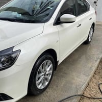 للبيع سيارة نيسان سنتره تجميع الصين موديل 2024 ماشيه 30الف  كشنات وأرض...