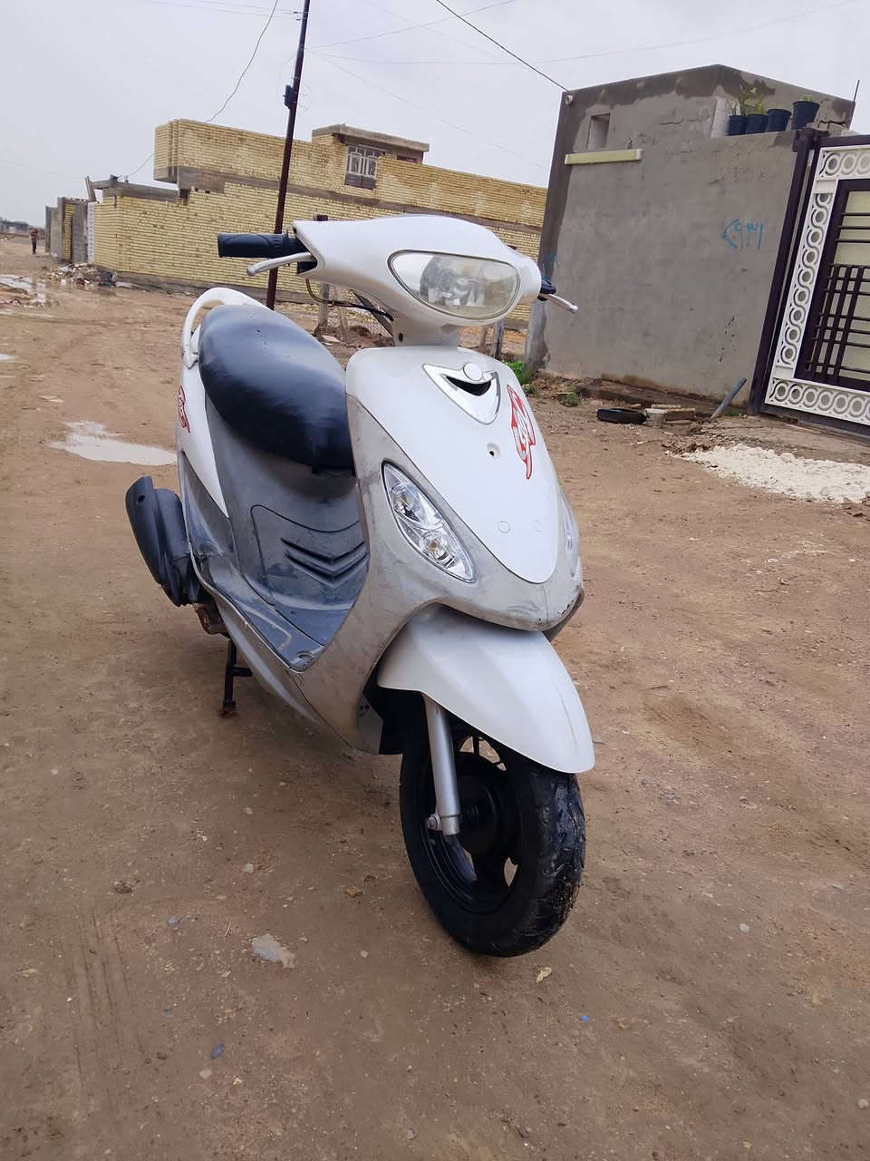 سلام عليكم ماكس منغولي كفاله عامه 
الدراجه رنبه مال جناي مكينه ما مفتوحه 
نعومه فول شله ومعدل 100
اشاير لايت سلف كله شغال كيجات بانزين كيلو متر كله شغال 
تشغيل اي وقت نص نكره تاير امامي جديد وخلفي كلش نضيف 
ملاح يخبل مكاني بغداد العبيدي 
***********
موجود شريحة واتساب
