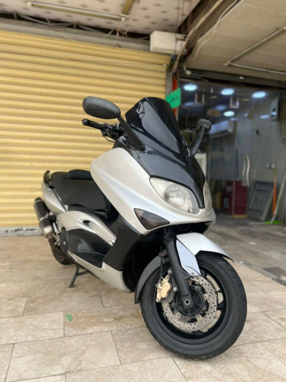 سلام عليكم شباب تي ماكس للبيع موديل ٨دراجه حلوه ومرتبه بيهة نضام ABs بيهة صالنصه رياضي مال ١١ شلعه ومعدل رقم لهاتف ***********
