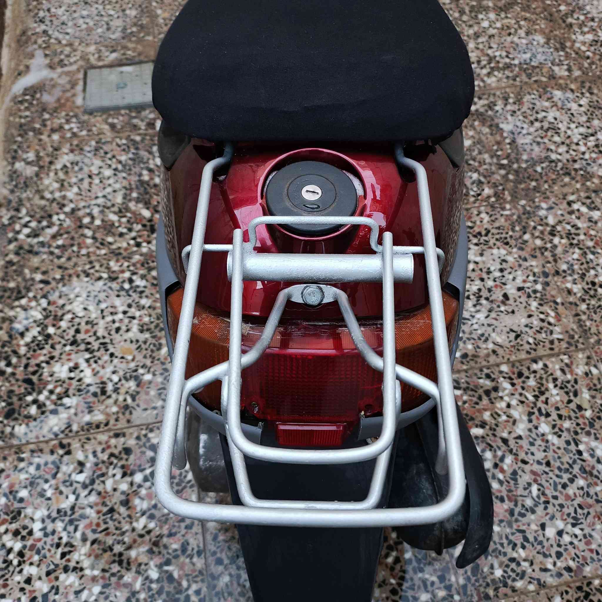 دراجة بطة اخت الجديده موديل ٢٠٠٣ مكينة جديده الدراجه نظيفه مامتعوبه السعر ٣٠٠ الف مكاني نجف جمعية رقم الهاتف ***********
