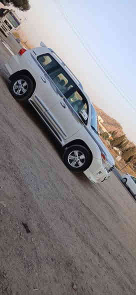 السلام عليكم سياره لاندكروز 2014 سياره نضيفه خير من الله فول مواصفات السياره بريم بدون صبغ بارد بسيط جداً مقدار شبر اًو أقل للأستفسار على الخاص او الرقم التالي ***********
