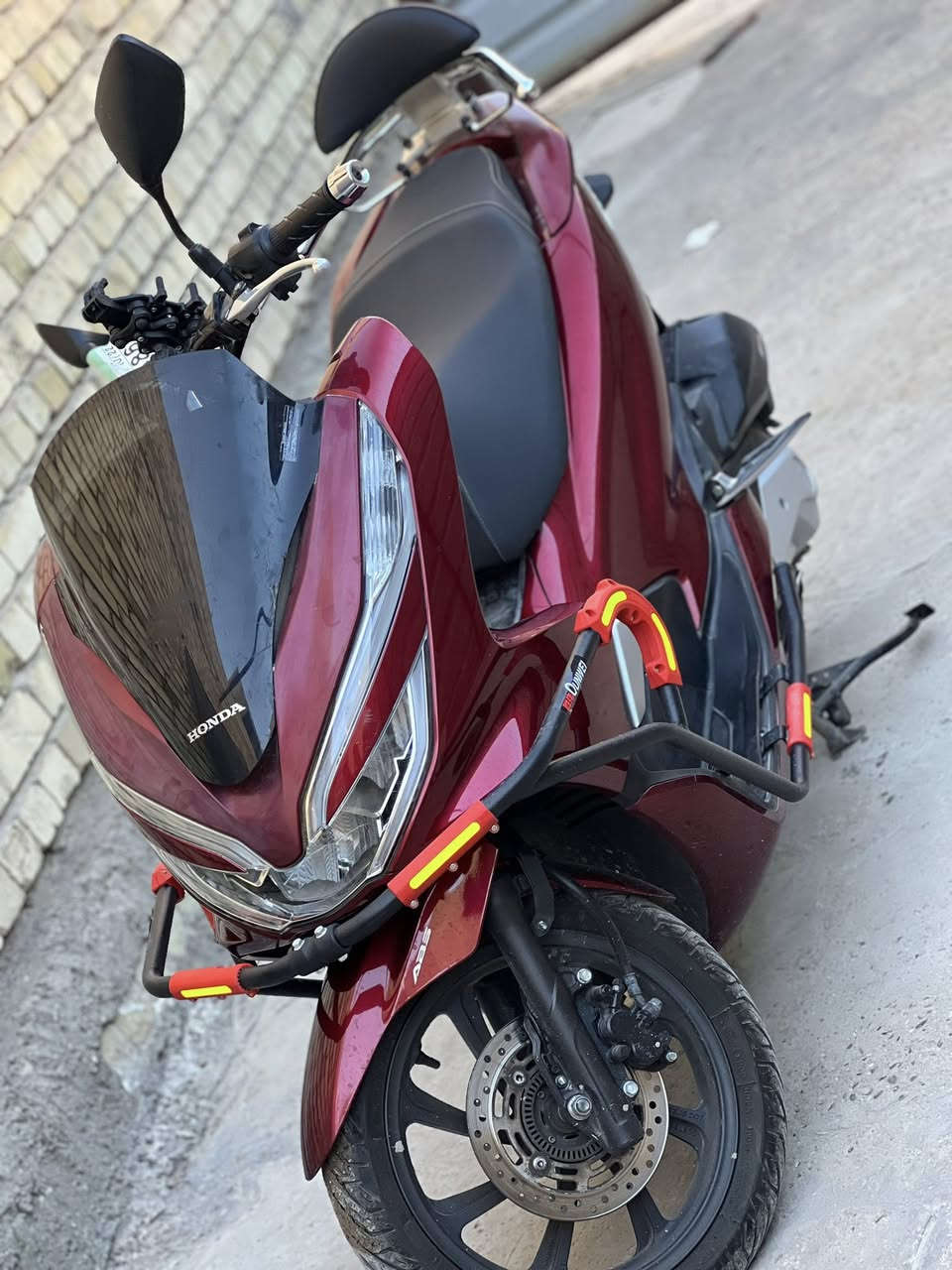 HONDA pcx        ياباني
1.دبل بصمه

2.دبل اشاره

3.حساس ازدحام

4.حساس استاند

5.مكينه 150

6.درع

7.تجوه

8.مكينه كفاله 

9.كفرات كفاله 

10.حساسات

11.ماشيه 29

السعر 23وبيها مجال

المكان بغداد الشعله

‭0773 093 3307‬
