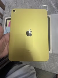 آيباد ١٠ • اصفر • كيبورد وقلم