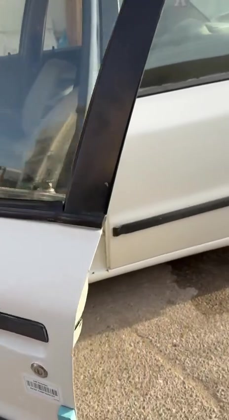 سلام عليكم سمند 11 رقم واسط انكليزي تحويل ثاني يوم بيه دوس وهلال جاملغ معمر بيه شغلت بصيطه تبريد ثلج صدر جديد حديده جديده خلفي امامي كهربيات شغله كهله سنتر لك مكينته بيه صرف  شويه الاستفار اتصال ***********
