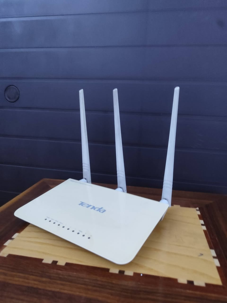 راوتر عدد 2 من شركة Tenda
نظيفات جدا و شغالات لكن بدون كيبل Power 
المواصفات و الموديل موضح بالصور 
السعر للابيض 10 🌹
و الاسود 15 🌹
يتوفر توصيل لكل العراق
 مكاني بغداد شارع فلسطين


**إذا كنت صاحب هذا الإعلان وتريد حذفه لأي سبب، رجاءا أرسل رسالة إلى الدعم الفني**