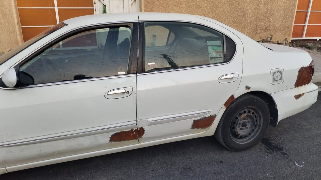 السلام عليكم
نسيان مكزما 

٢٠٠٣ كير عادي 

رقم بابل نكليزي باسمي 

مكينه بلاد ٣٠٠٠

سياره نضيفه

 مكاني الصويره 

***********

السعر ٦٠

تبريد شغال ثلج ❄️

ملاحظه السياره بس صبغ تحتاج فقط
