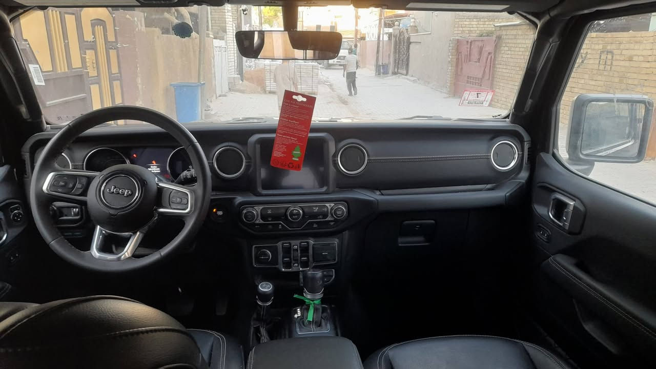 السياره  Jeep Wrangler 4Xe 2023 2.0L 4 plug-in
حجم المكينه : 2000 تيربو + هايبرد + بلكن شحن خارجي

القدرة الحصانية 375 حالة حال الهيمي 

الشحن يمشيك 30 ميل

المسافه المقطوعه : ٢٦ الف ميل     

حادثها طخه بالبنيد حسب ماموضح بالصور بعدها  وضعها من امريكا بيها ايرباك ستيرن ودشبول

           

رقم بغداد بعد مامسوي المعاملة حتى مباشر تترقم باسم المشتري

#المواصفات 

1.قماره تتفصخ اصير كشف

2.بصمه 

3.لوكير

4.كشافات 

6.شحن خارجي

7.بك لايت لد 

8. شاشه

9.سستم صوت دمام خلفي + امامي 

10.لايتات زنون هايلوجين

11.كشنات جلد اسود بلادي 

12.سقف اسود بلادي

رقم ***********

سعر ٢٥٠
