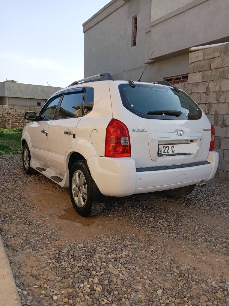 مكلف بالنشر للبيع توكسن 2009 رقم اربيل دولي سنويه لل29 هزه لشهر 8  2026 شرط التحويل تبريد ثلج محرك مامفتوح گير طخم امامي وخلفي اطارات سياره جاهزه الضرر موضح بالصور بيها اشويه حالوب بالسقف والبوندالسعر116 وبيها مجال بسيط ومراوس حسب القناعه هم يرهم العنوان القيارة قرية الزاوية الاتصال على صاحبها على الرقم ***********
