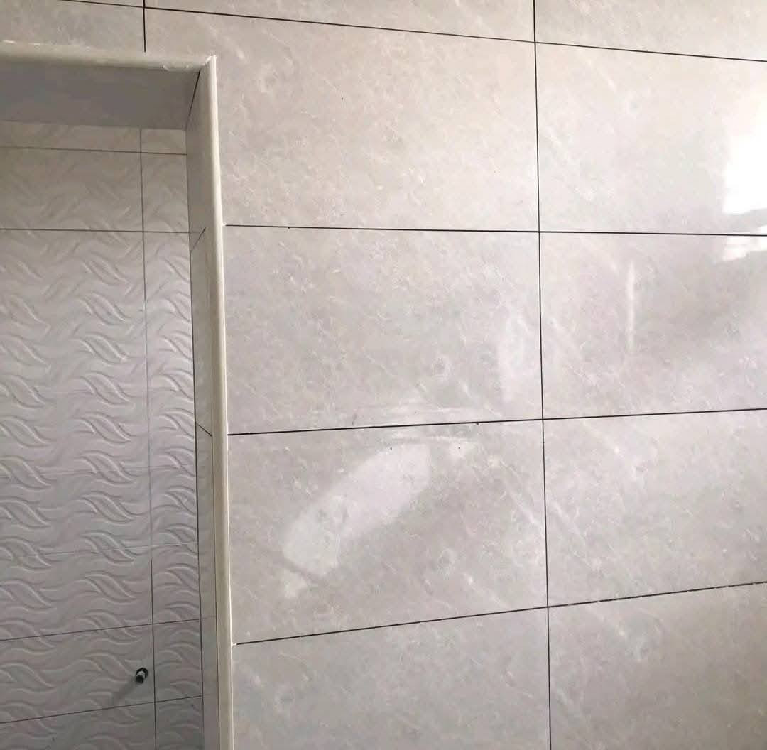 سلام عليكم اني وسطه كاشي موجود بل كه ركوك بل سعر مناسب       وه ستاي كاشي به ده سته به سعري كونجاو ***********
