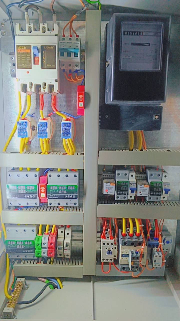 عبد الله الكهربائي ‏ تاسيس المنازل البنايات المرتفعه المحلات لتصميم بوردات ATS واللوحات الاخرى‏ونصب الكاميرات اصلاح الاعطال العامه كهرباء الطارئه ‏العنوان بغداد مدينه الصدر الحبيبيه‏متوفرين 24 ساعه لل
***********  اتصال+واتساب
‏***********  اتصال+واتساب
